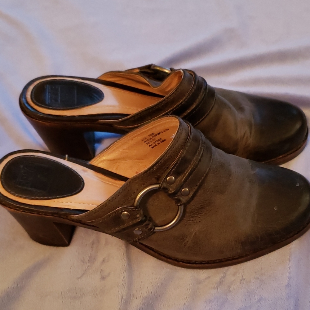 FRYE Clogs
